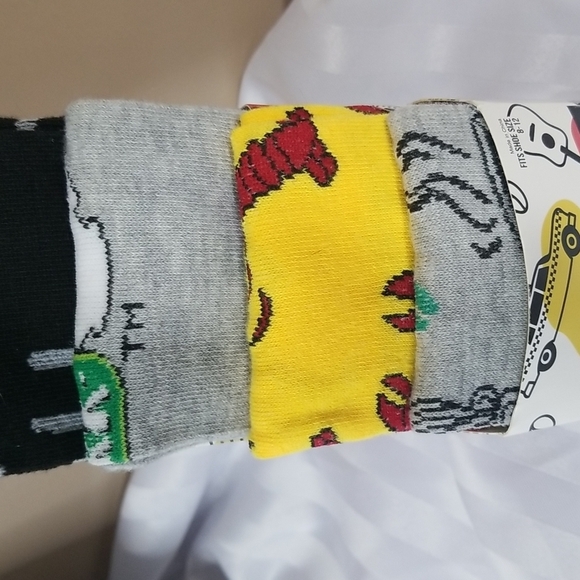 FRIENDS THE TV SERIES 6 PAIR CASUAL CREW SOCKS - Picture 6 of 6